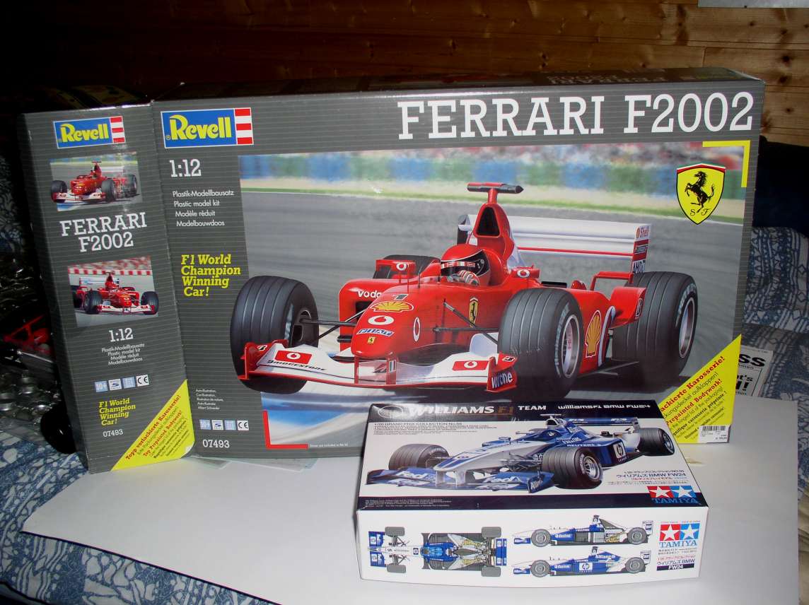 Revell Scale 1/12 Ferrari F2002